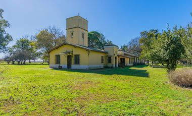 Estancia de 1830 con 42 has y cancha de polo a 50km del mar
