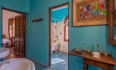 Estancia de 1830 con 42 has y cancha de polo a 50km del mar