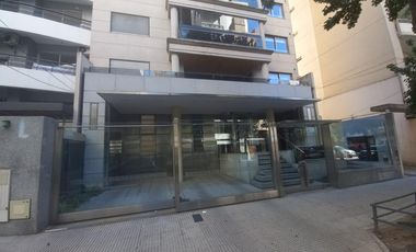 departamento tipo piso de 4 ambientes con 2 cocheras de categoria en Lomas de Zamora