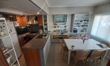 departamento tipo piso de 4 ambientes con 2 cocheras de categoria en Lomas de Zamora