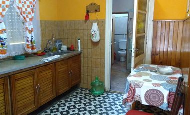 Casa 3 ambientes con cochera y patio  - Wilde