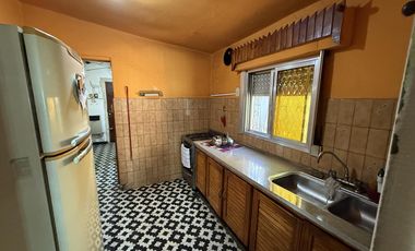 Casa 3 ambientes con cochera y patio  - Wilde