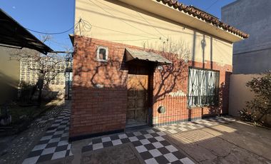 Casa 3 ambientes con cochera y patio  - Wilde