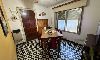Casa 3 ambientes con cochera y patio  - Wilde