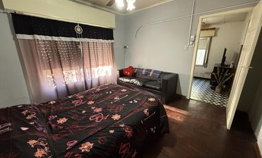Casa 3 ambientes con cochera y patio  - Wilde