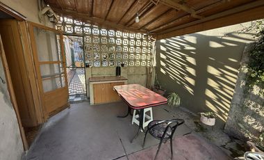 Casa 3 ambientes con cochera y patio  - Wilde