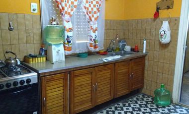 Casa 3 ambientes con cochera y patio  - Wilde