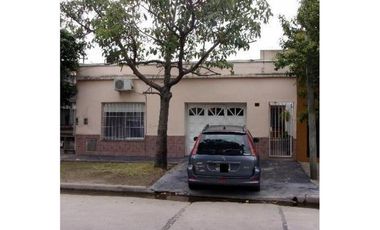 Casa amplia con parque libre.  Apta Crédito Bancario!!!!