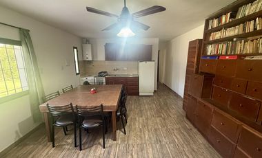 VENTA - CASA DE 5 DORMITORIOS CON QUINCHO, DEPARTAMENTO Y PILETA EN EL CENTRO DE FUNES