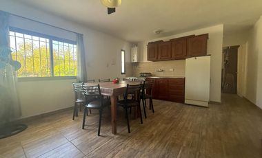 VENTA - CASA DE 5 DORMITORIOS CON QUINCHO, DEPARTAMENTO Y PILETA EN EL CENTRO DE FUNES