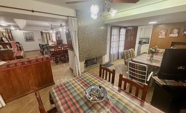 VENTA - CASA DE 5 DORMITORIOS CON QUINCHO, DEPARTAMENTO Y PILETA EN EL CENTRO DE FUNES