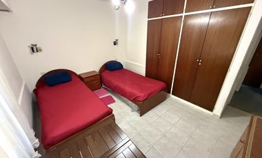 VENTA - CASA DE 5 DORMITORIOS CON QUINCHO, DEPARTAMENTO Y PILETA EN EL CENTRO DE FUNES