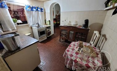 PH 2 ambientes con patio para refaccionar, todo planta baja!