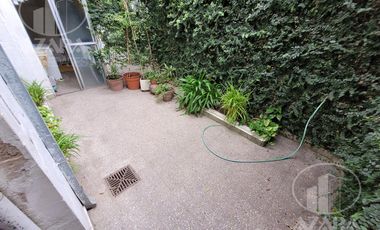 PH 2 ambientes con patio para refaccionar, todo planta baja!