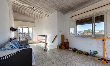 CASA 3 DORMITORIOS EN VENTA ROLDAN CENTRO CON JARDIN ACEPTA PERMUTA