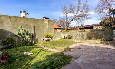 CASA 3 DORMITORIOS EN VENTA ROLDAN CENTRO CON JARDIN ACEPTA PERMUTA