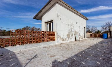 CASA 3 DORMITORIOS EN VENTA ROLDAN CENTRO CON JARDIN ACEPTA PERMUTA