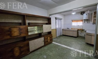 Venta casa 4 ambientes con cochera en Wilde