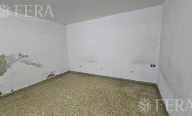 Venta casa 4 ambientes con cochera en Wilde