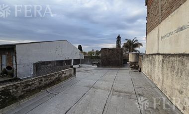 Venta casa 4 ambientes con cochera en Wilde