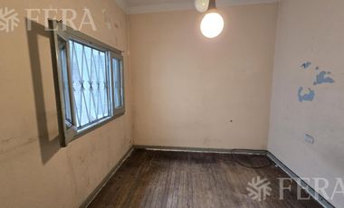 Venta casa 4 ambientes con cochera en Wilde