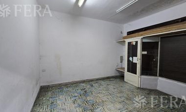 Venta casa 4 ambientes con cochera en Wilde