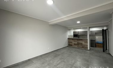 Venta de Departamento 2 ambientes con patio y cochera en Villa Dominico