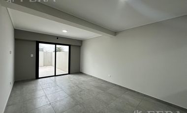 Venta de Departamento 2 ambientes con patio y cochera en Villa Dominico