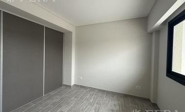 Venta de Departamento 2 ambientes con patio y cochera en Villa Dominico