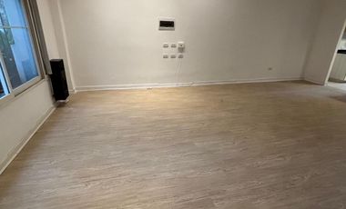 Chalet reciclado 4 ambientes jardín. La Lucila.