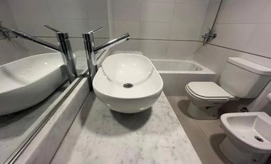 Chalet reciclado 4 ambientes jardín. La Lucila.