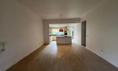 Chalet reciclado 4 ambientes jardín. La Lucila.