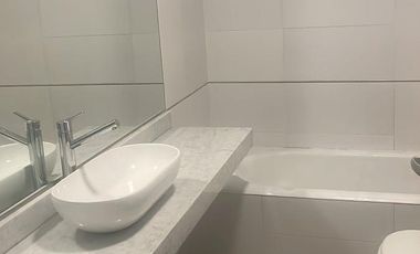 Chalet reciclado 4 ambientes jardín. La Lucila.