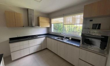 Chalet reciclado 4 ambientes jardín. La Lucila.