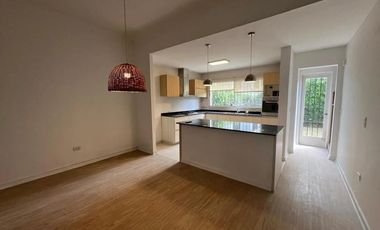 Chalet reciclado 4 ambientes jardín. La Lucila.