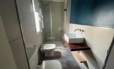 Chalet reciclado 4 ambientes jardín. La Lucila.