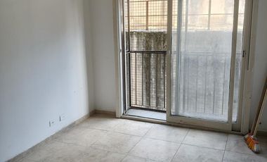 VENTA Departamento en torre dos ambientes.