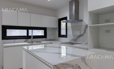 ALQUILER / VENTA Duplex de 4 ambientes en  Canning