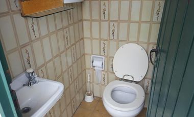 Chalet de 3 dorm con jardin y gran quincho c/parrilla.