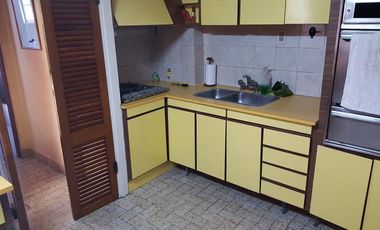 Chalet de 3 dorm con jardin y gran quincho c/parrilla.