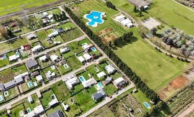 Casa en Venta de 2 dormitorios, patio con galería, pileta y parrilla. Fincas de La Florida, Zarate