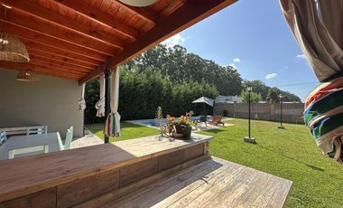 Casa en Venta de 2 dormitorios, patio con galería, pileta y parrilla. Fincas de La Florida, Zarate