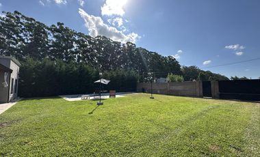 Casa en Venta de 2 dormitorios, patio con galería, pileta y parrilla. Fincas de La Florida, Zarate