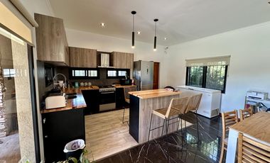 Casa en Venta de 2 dormitorios, patio con galería, pileta y parrilla. Fincas de La Florida, Zarate