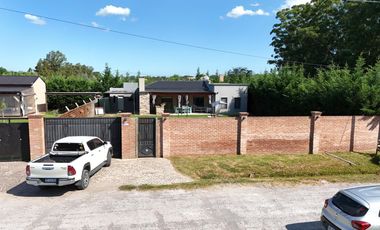 Casa en Venta de 2 dormitorios, patio con galería, pileta y parrilla. Fincas de La Florida, Zarate