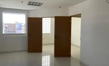 Oficina en renta en Bosques de las Palmas, Huixquilucan, México