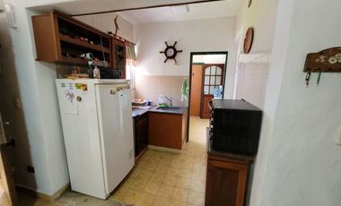 Excelente Chalet de estilo Californiano con Cochera, Patio, Quincho y Piscina.