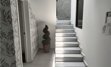 HERMOSA CASA REMODELADA EN SANTA MÓNICA