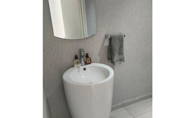 HERMOSA CASA REMODELADA EN SANTA MÓNICA