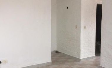 Galpón a mts de Av Patricios - Mixtura 3 -  Parabólico a10 mts de altura